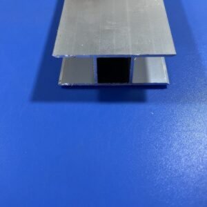 Hliníkový jokel 20x20x1,5mm so 16mm drážkou priebežný