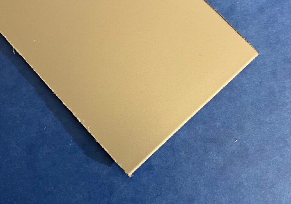 Výplne stien hliníkových voliér: Prečo hliníkový sendvičový panel (Dibond) víťazí nad drevom a plastom a iným materiálom?