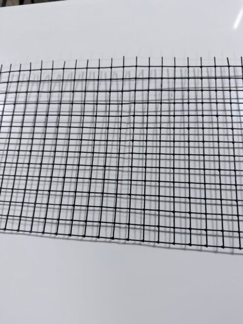 Pletivo Esafort sa vyznačuje veľkou presnosťou a kvalitou ktorá sa prejaví svojím vzhľadom a rovnomernosťou oka. Pletivo je 3krát zinkované po zvarení...